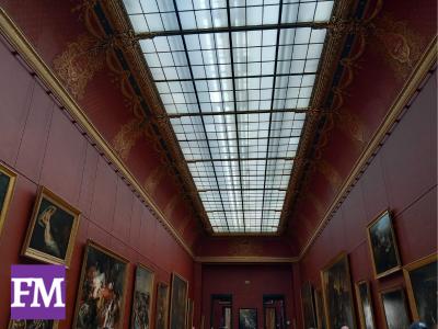 Louvre Gang Decke